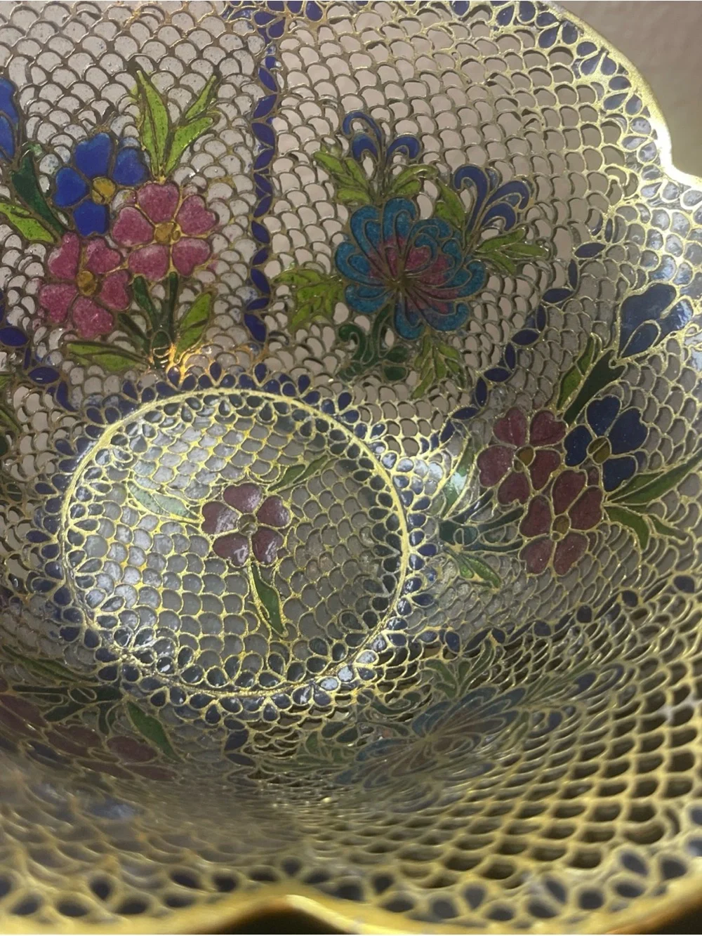 Pair of Gradient Size Plique-a-jour Cloisonné Enamel Scalopped Bowls LG 6” SM 5”